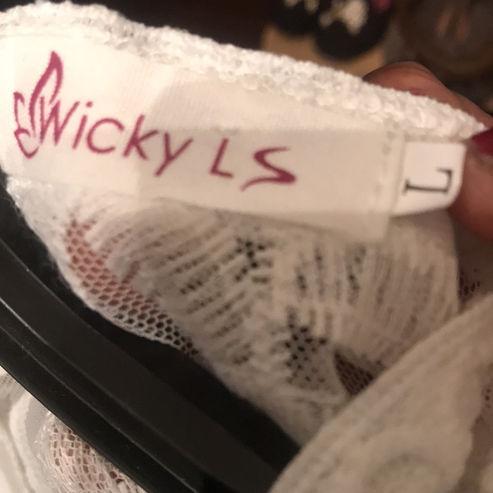 Preloved Laced Romper Short By Wicky Size Large - image 3